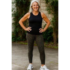 Chico’s Zenergy Green Cheetah print Leggings size 4-6 (0)